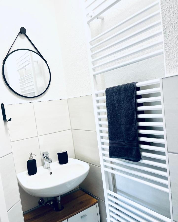 Renoviertes Apartment In Zentraler Lage - Wlan, Smart-Tv, Kueche, Balkon Und Queensize-Bett Fuer 4 Gaeste Ерфурт Екстер'єр фото